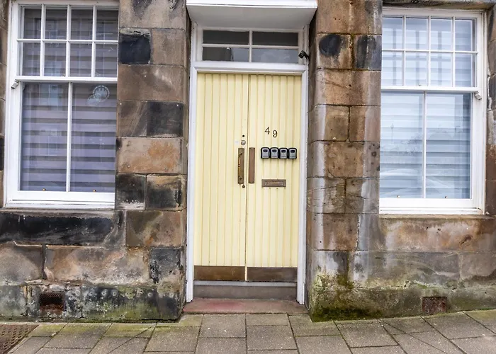 Double Ensuite Bedroom Near Edinburgh