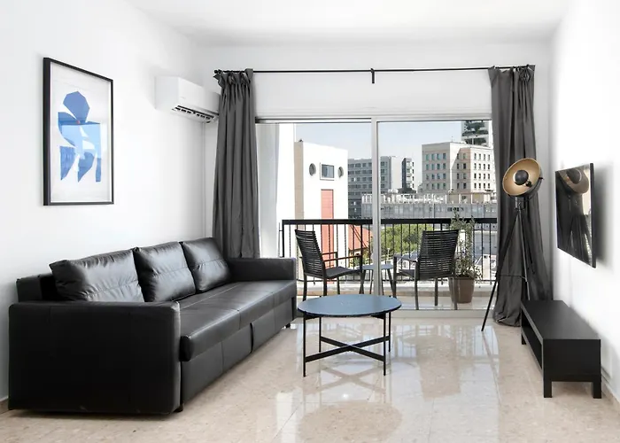 Urban Condo Promitheos