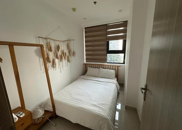 Hue Oi 5 Homestay - Spacious 2-Bedroom Apartment With Balcony & Pool