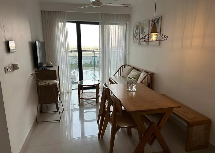 Hue Oi 5 Homestay - Spacious 2-Bedroom Apartment With Balcony & Pool
