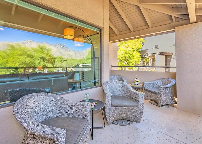 Spacious Tucson Retreat 3 King Beds Poolsspas, Mountain Views, Hikinggolf