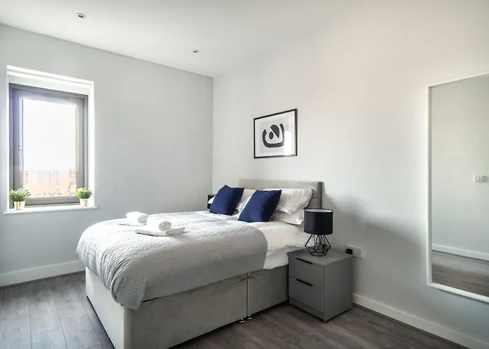 Modern & Spacious 2 Bed Apartment In Waterloo Liverpool