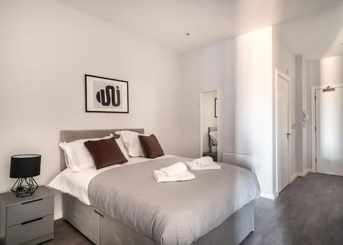 Modern & Spacious 2 Bed Apartment In Waterloo Liverpool