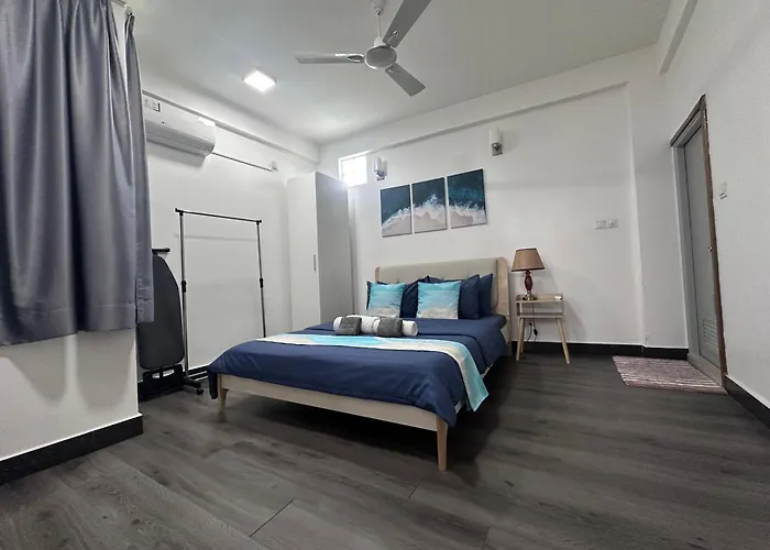 Riviera Cove - Transit Apartment, 15 Mins To Airport
