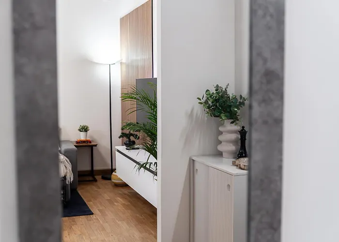 Martin'S Home - Stylish Historic Apartment With Free Parking, Fast Wi-Fi, Ac, Perfect For Couples & Business In Modena Center