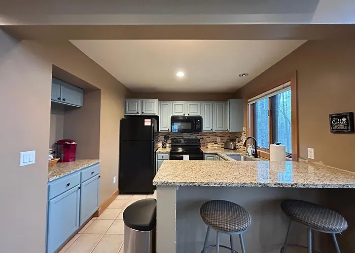 Ski-In 5Br Retreat At Boyne Mtn - Walk To Lifts & Fun!