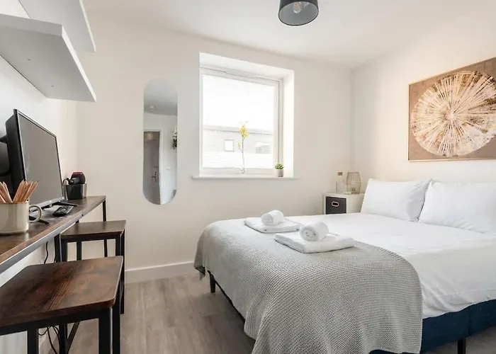 Modern And Bright 1 Bedroom Apartment In Bradford