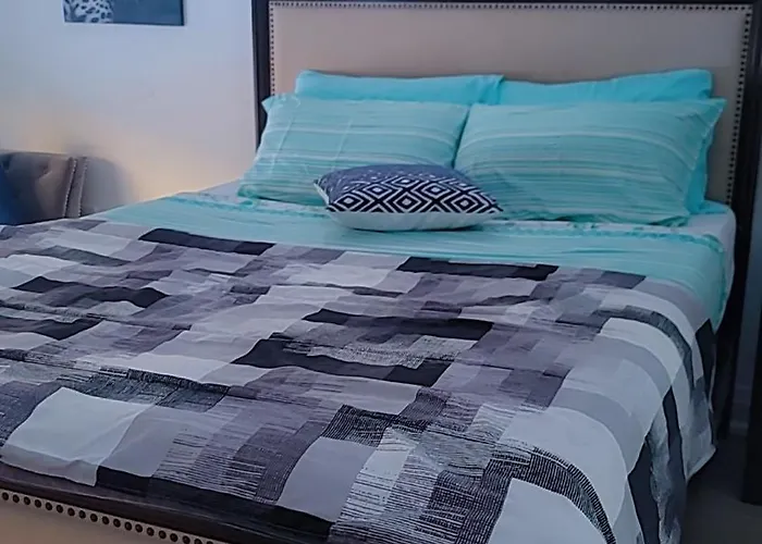 Modern Suite Near Hamilton Airport