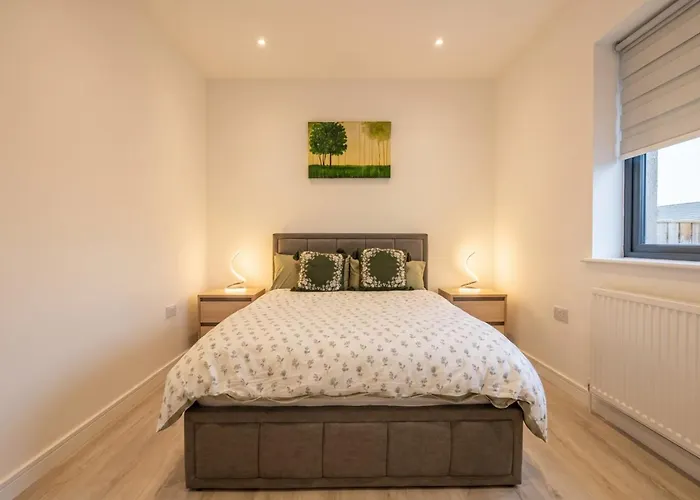 Stanmore Maisonette With Free Parking And Jubilee Line Access