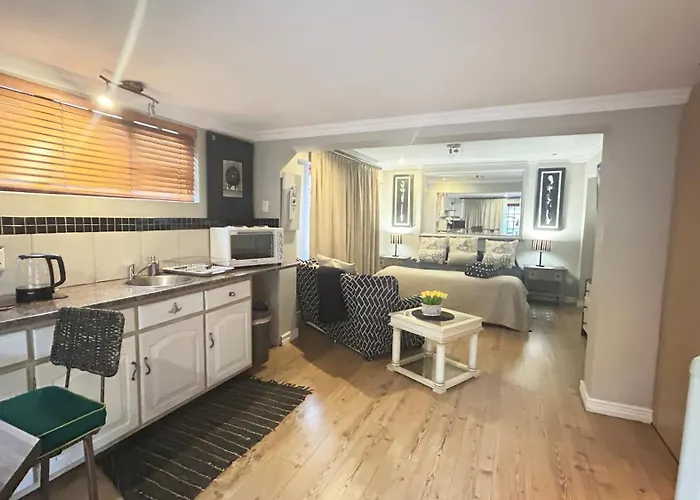 Artzy'S Studio - 1Km To Olivedale Clinic