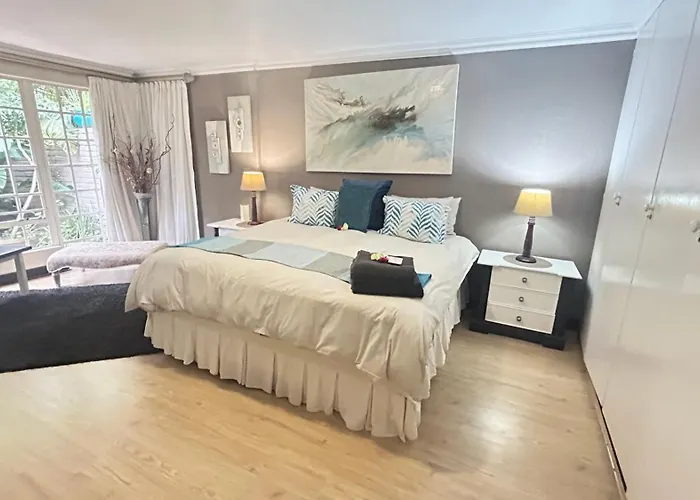 Artzys Cottage 1Km To Olivedale Clinic