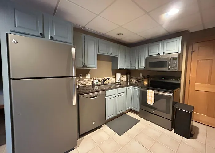 Ski-In 5Br Retreat At Boyne Mtn - Walk To Lifts & Fun!