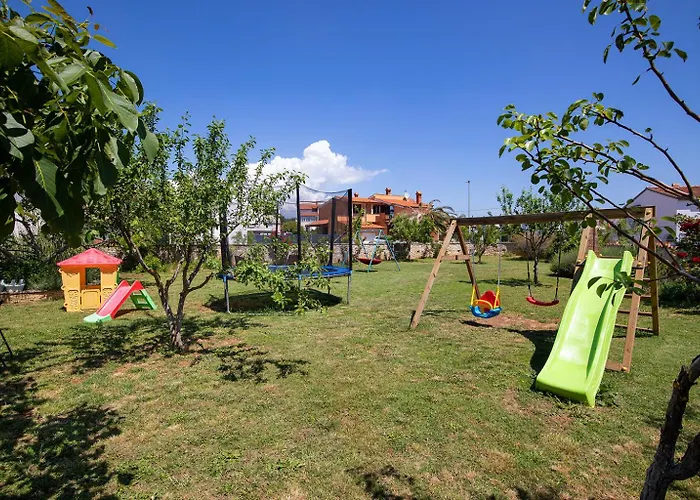 Apartments Dadic With Parking & Playground
