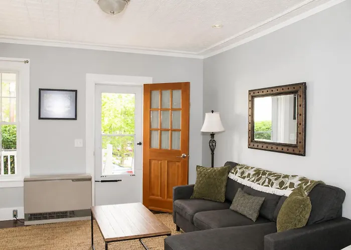 New One Bedroom Apartment Near Lake Winnipesaukee