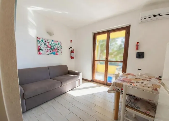 Paradise Flat 48-49 - View, Garden & Parking - 200M Beach