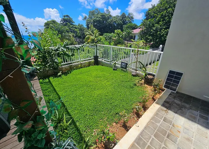 Crystal Shores Self Catering Apartments - Beau Vallon, Seychelles