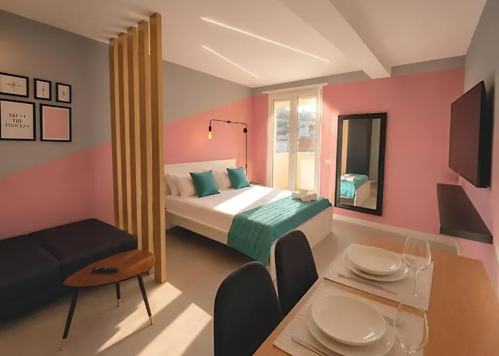 Social Lodge Happiness Studios