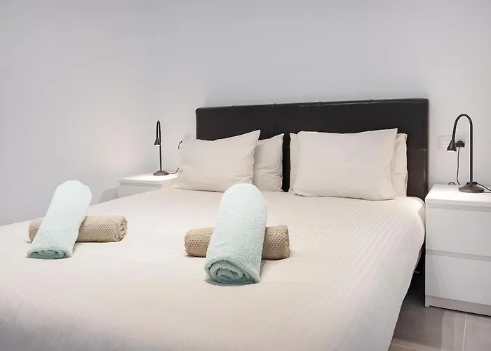 The Club - Accommodation - Dining - Events