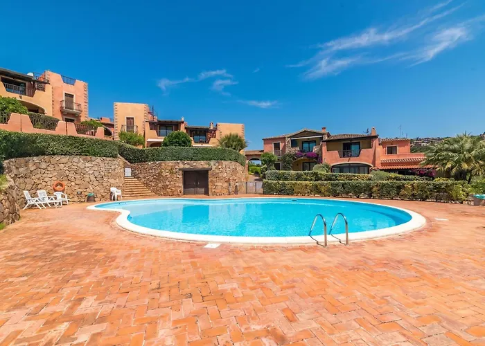 Il Poggio A3 With Shared Pool - Happy Rentals