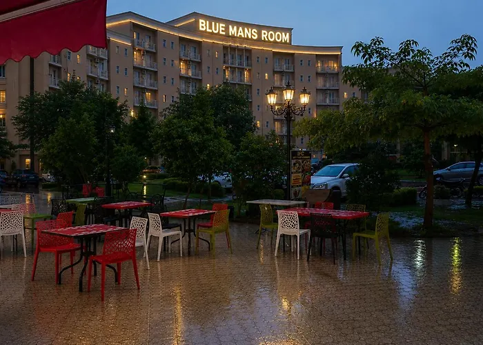Blue Mans Rooms - Near Prem Mandir & Iskcon