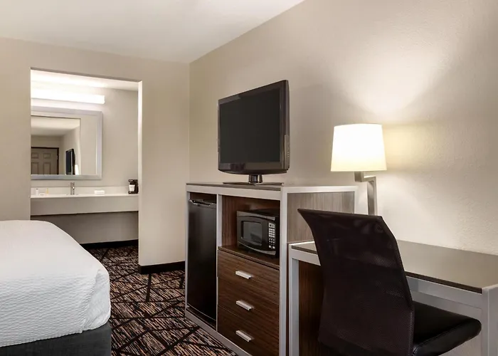 Days Inn By Wyndham San Antonio Near Fiesta Park