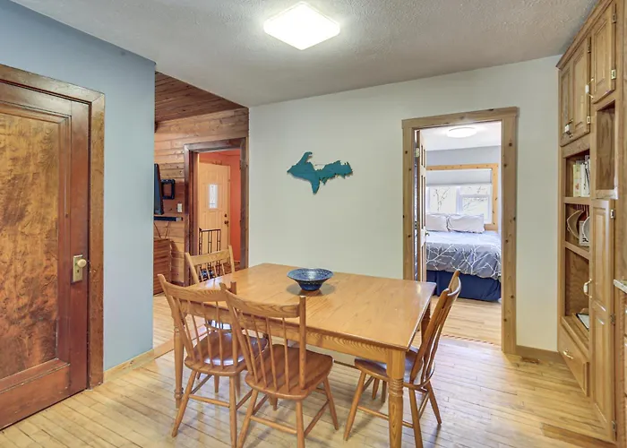Powell Lake 'Up Badger Lodge Bnb' W/ Shared Dock