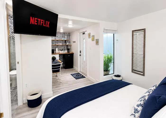 Miami Chic Studio Gateway For 2 Near Little Havana