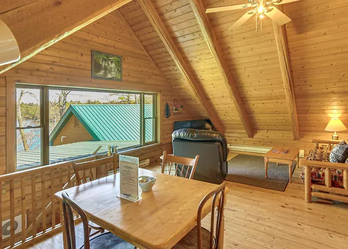 Waterfront 'Up Badger Lodge Bnb' On Powell Lake