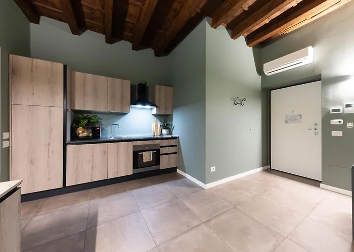Rego Apartments San Tomaso - Boutique Aparthotel With Some Off-Site Apartments In A Charming Historic District Close To Upper Town