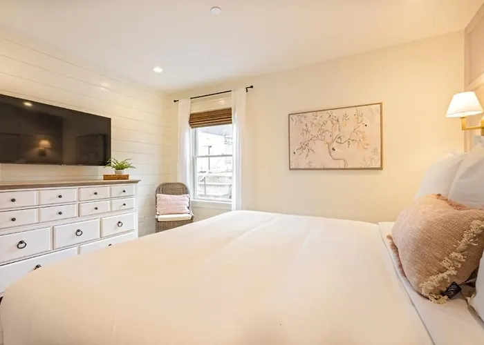 Kildahl House - Boutique Farmhouse Suite #1