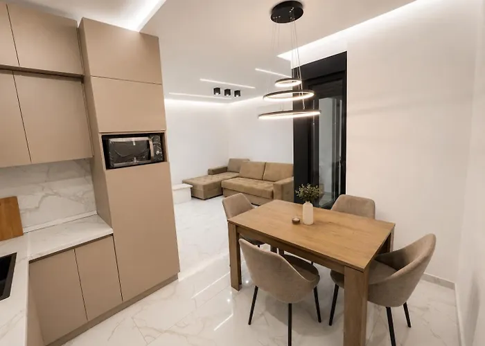 Leo Lux 2