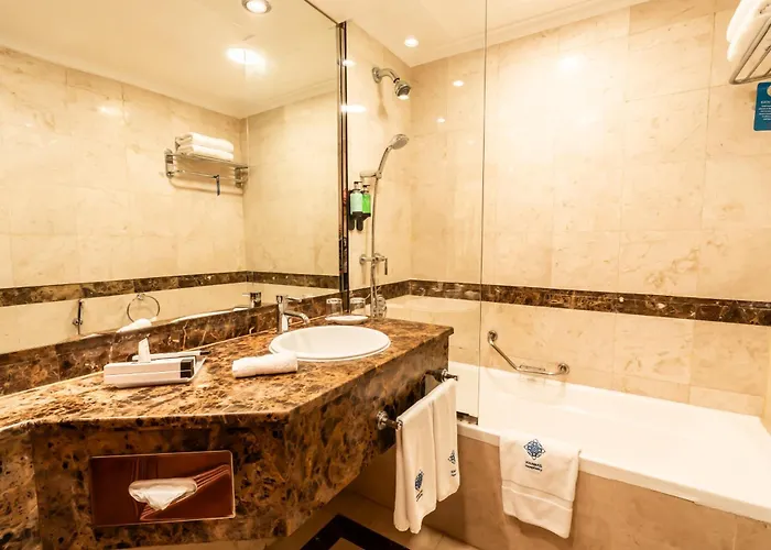 Luxury hotel only: Royal Ascot Hotel