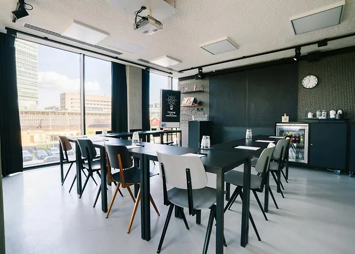  Social Hub