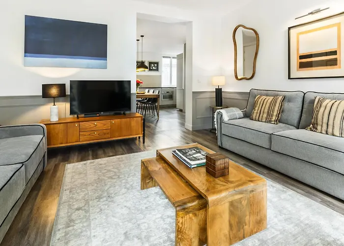 Livinparis - Luxury 4 Bedrooms Montmartre I With Ac & Luxury 3 Bedrooms Montmartre I With Fans
