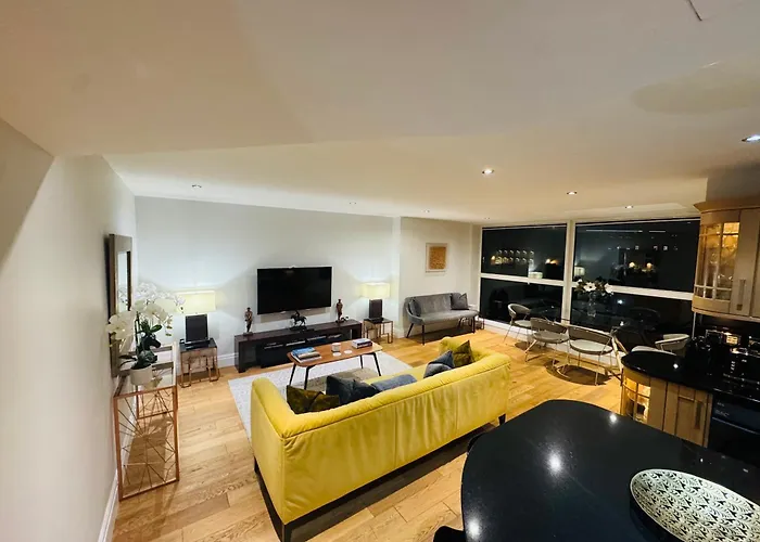 Thames View Apartment, Imperial Wharf