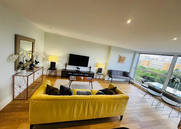Thames View Apartment, Imperial Wharf