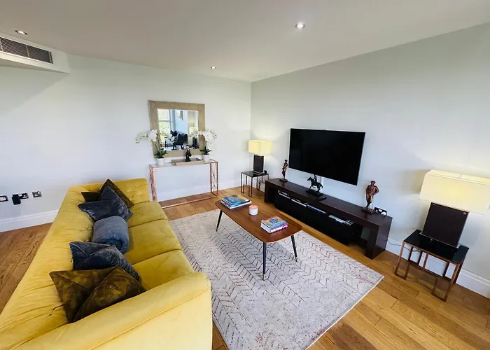 Thames View Apartment, Imperial Wharf