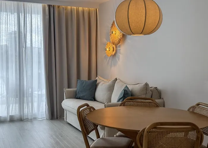 Suites Roc Portonova - Newly Renovated 2026