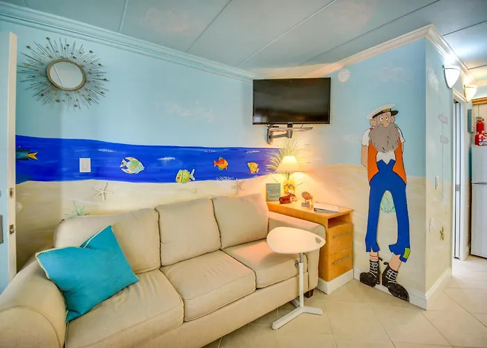 Colorful Virginia Beach Studio - Steps To Beach!