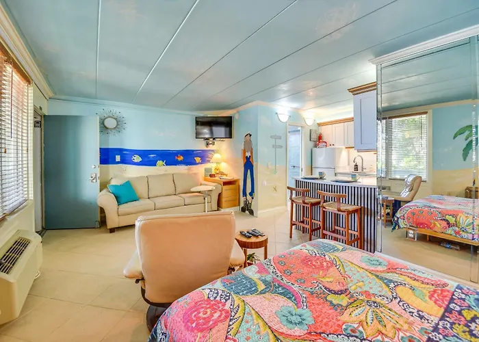 Colorful Virginia Beach Studio - Steps To Beach!