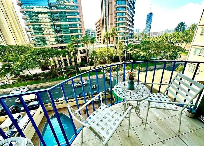 Waikiki 2 Bedrooms, 1 Bath, Free Parking, Sleep 6