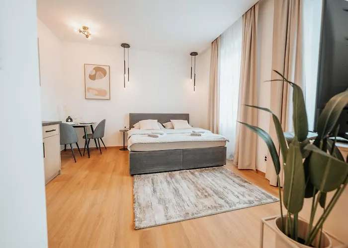 Citybeat Apartments, 400M From The Square