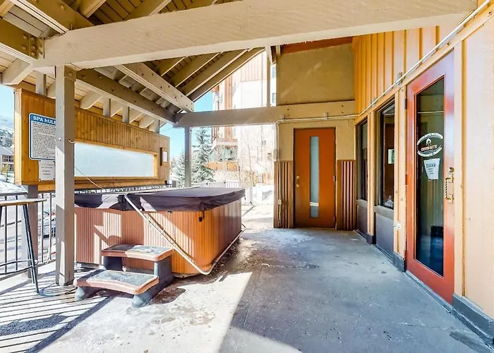Emmons Escape & Cozy Slopeside Condo