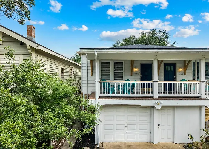 Port Side At M Historic Lost Bayou Retreat Walk To Beach Sleeps 6