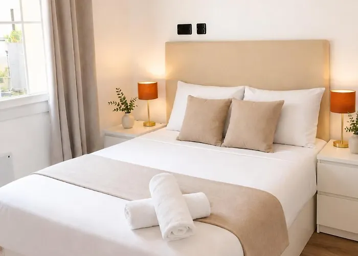 Grand Central House - Central Penthouse Double Room Ensuite - Gibraltarstay Apartments
