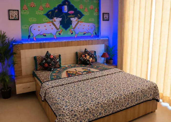 Blue Mans Rooms - Near Prem Mandir & Iskcon