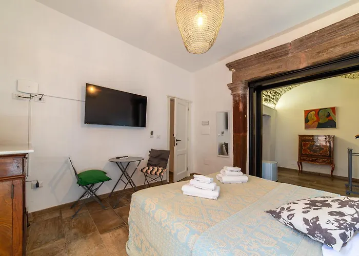 Sardinian Gallery Domus Historic Rooms & Apartments