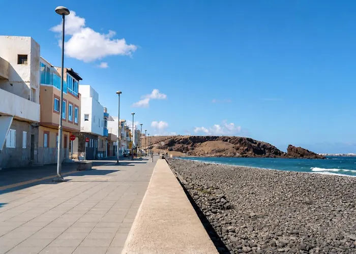 Mara 1 Playa del Burrero junto al mar wifi gratis