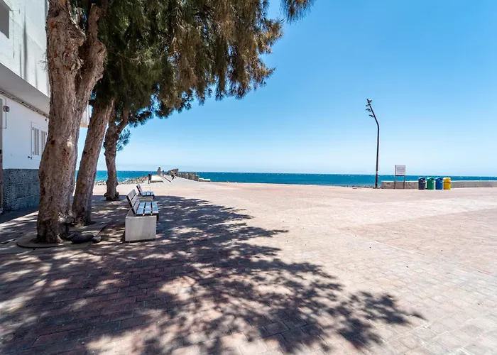Mara 1 Playa del Burrero junto al mar wifi gratis