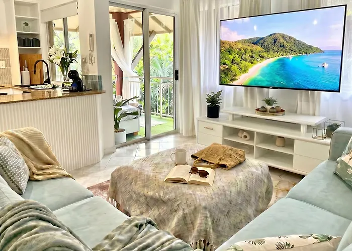 Luxury 2 Bedroom Apartment, Treetop Views, Resort With 4 Swimming Pools